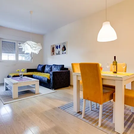 Apartment Piano Delta